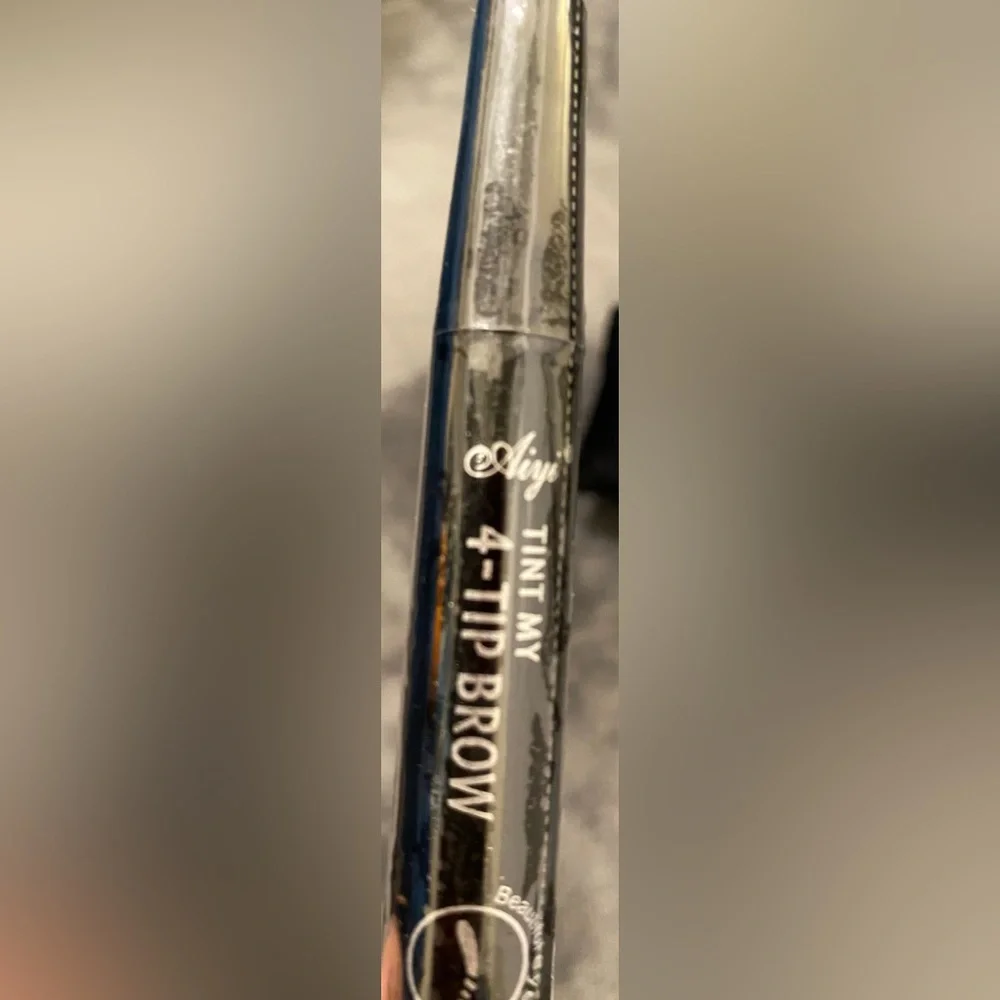 4 Tip Split Eyebrow Pencil for Simulated Natural Brows